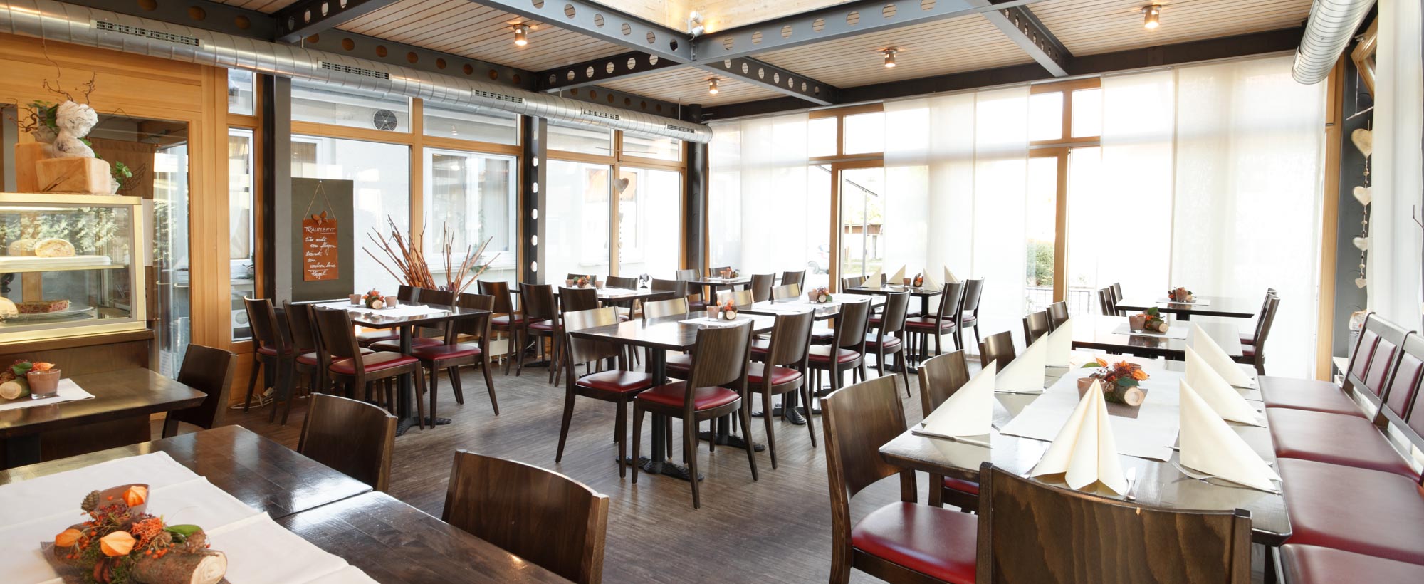 Blick in den Wintergarten im Gasthaus Rosengarten in Bad Buchau